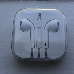 Apple earphones with cord
